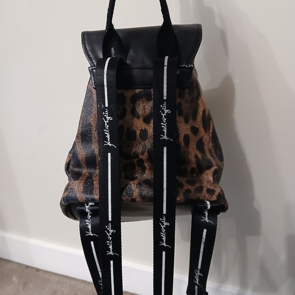 🤯 2/$15 Kendall & Kylie Los Angeles Cheetah Print Small Bucket Bag - Picture 7 of 11